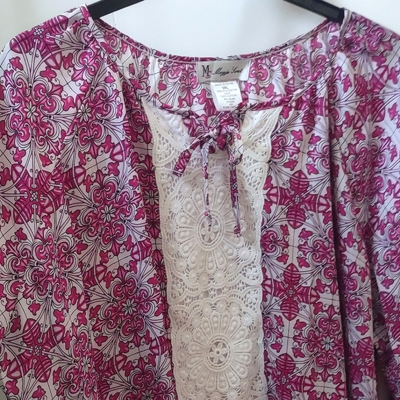 Lightweight Fuchsia Pink Floral Tunic w/ Lace Section - Picture 10 of 10